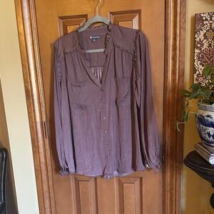 Women’s Democracy Mauve Button-Up Blouse, size Large